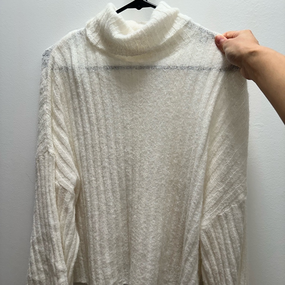 Cream/white turtleneck sweater